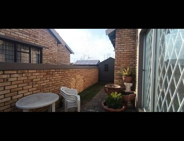 2 BEDROOM PROPERTY TO RENT IN GREENHILLS